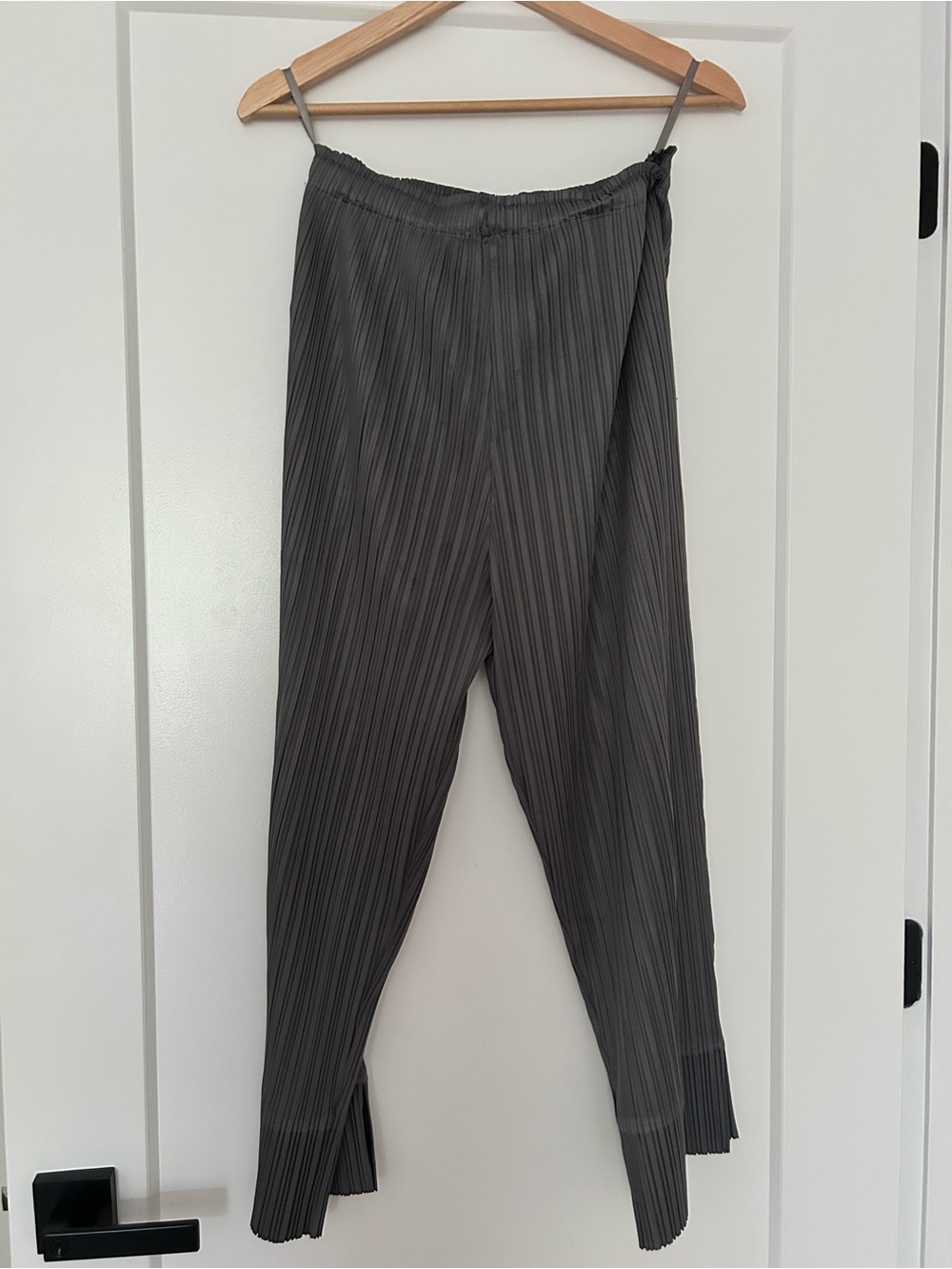 Men's Gray Pleated Elastic Waist Pants